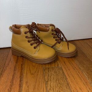 Casazoe Boy/Girl Size 24 month Boots None Slip Boots